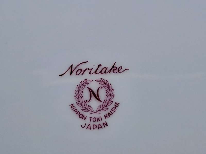 Vintage Noritake `NIPPON TOKI KAISHA` Wall Plate Pink roses -still in Original Packaging- 26.6cm