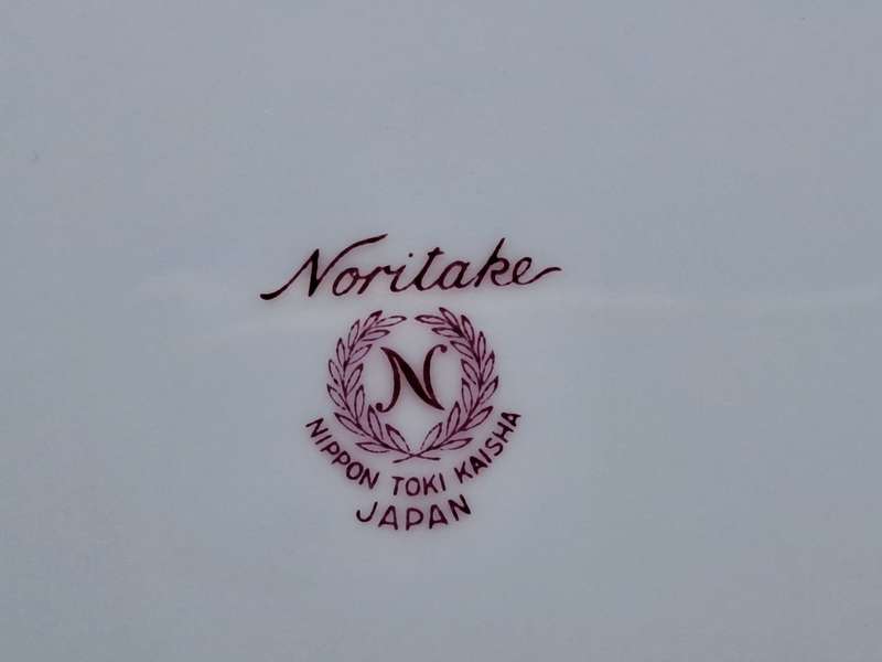 Vintage Noritake `NIPPON TOKI KAISHA` Wall Plate Pink roses -still in Original Packaging- 26.6cm