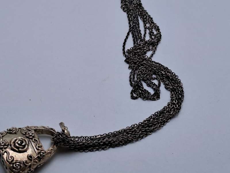 Pre-Owned Anna Sui American fashion designer Necklace with Pendant