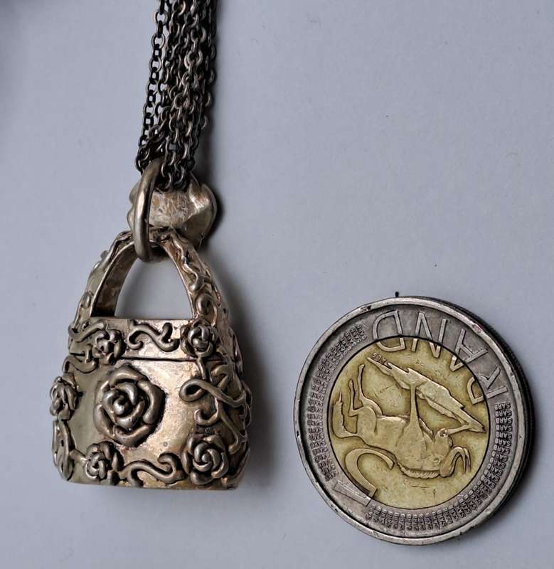 Pre-Owned Anna Sui American fashion designer Necklace with Pendant