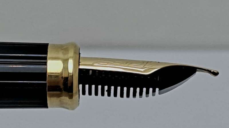 Vintage Cross 10kt Rolled Gold Fountain Pen with 18kt 750  Nib-Ink tested -extra converter in Case.