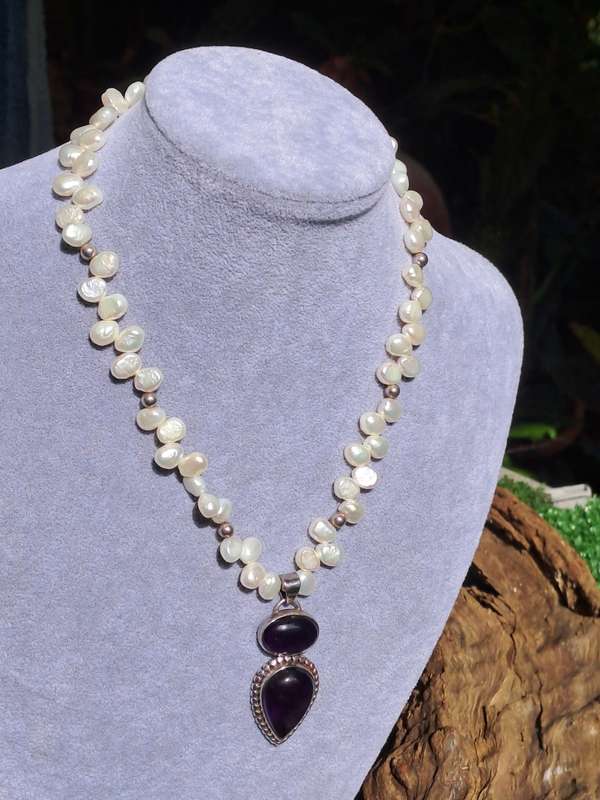 Vintage Genuine Pearl Necklace with Genuine Amethyst 925 Sterling Silver Pendant. 43cm