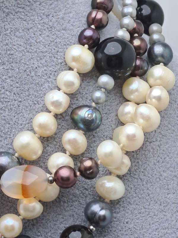 Beautiful Vintage Genuine Multicolored Pearl Necklace 152cm (1,5 meter)in wooden Box.
