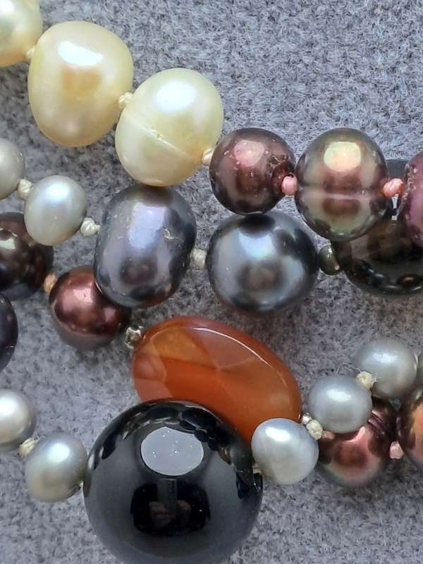 Beautiful Vintage Genuine Multicolored Pearl Necklace 152cm (1,5 meter)in wooden Box.