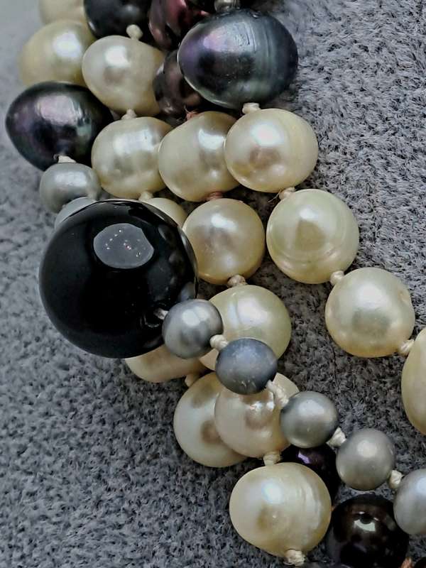 Beautiful Vintage Genuine Multicolored Pearl Necklace 152cm (1,5 meter)in wooden Box.