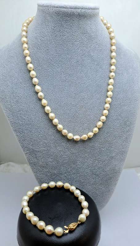 Vintage Genuine Pearl Necklace with Matching armband  9ct GOLD Clasps