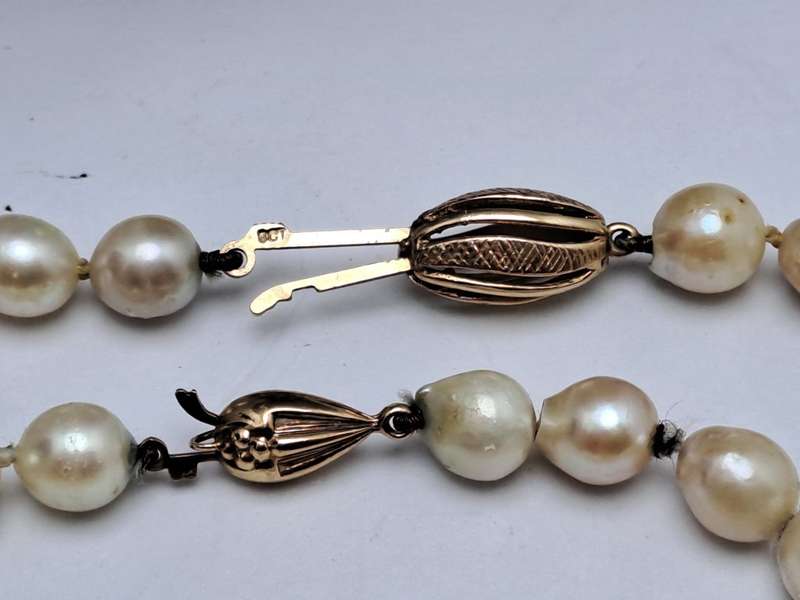 Vintage Genuine Pearl Necklace with Matching armband  9ct GOLD Clasps