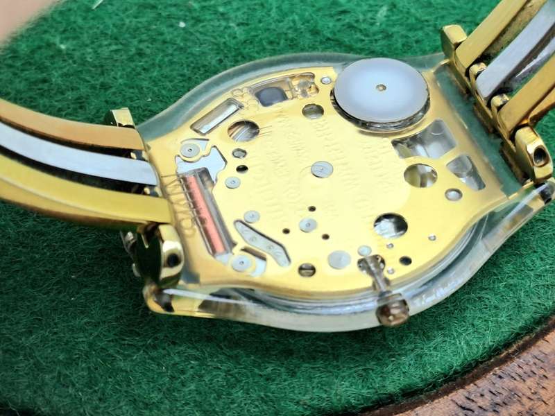 Pre-Owned 2004 Swiss Made Ladies SKIN Swatch watch working