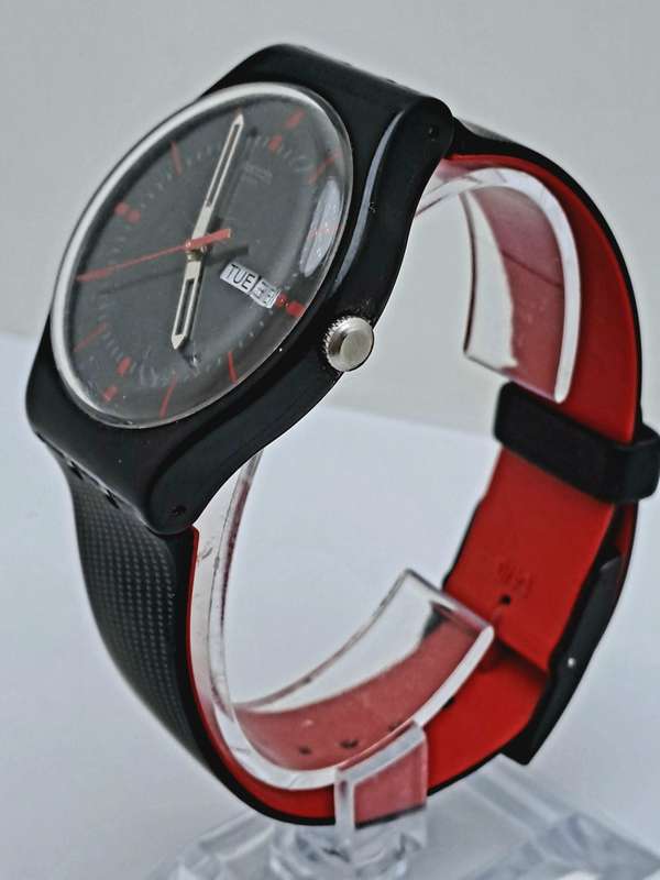 Pre-Owned 2013 Swiss Made Swatch Watch IT09 V8 working 14-0 Silicon Strap