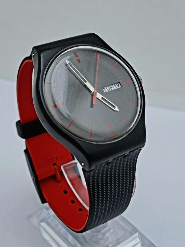 Pre-Owned 2013 Swiss Made Swatch Watch IT09 V8 working 14-0 Silicon Strap
