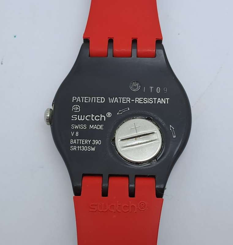 Pre-Owned 2013 Swiss Made Swatch Watch IT09 V8 working 14-0 Silicon Strap