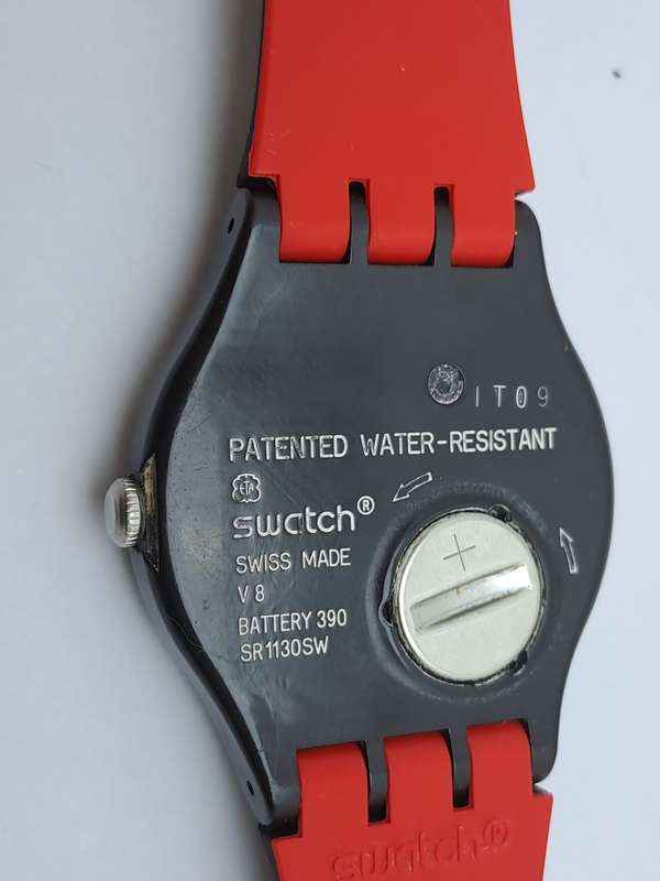 Pre-Owned 2013 Swiss Made Swatch Watch IT09 V8 working 14-0 Silicon Strap