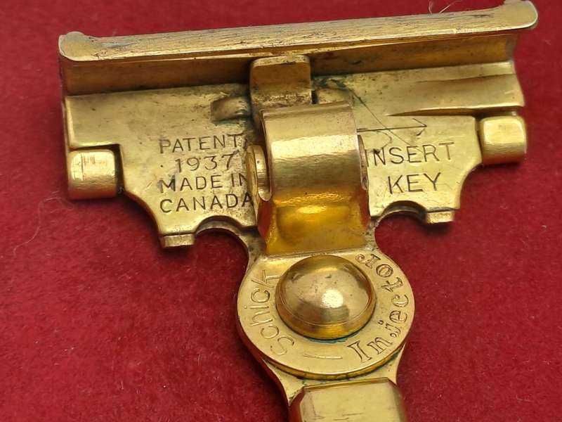 Vintage 1937 Patent Schick Safety Razor made in Canada - in tin -No Key