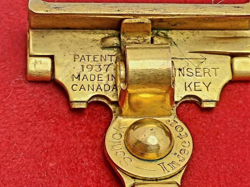 Vintage 1937 Patent Schick Safety Razor made in Canada - in tin -No Key