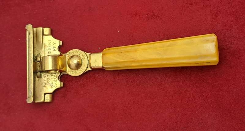 Vintage 1937 Patent Schick Safety Razor made in Canada - in tin -No Key
