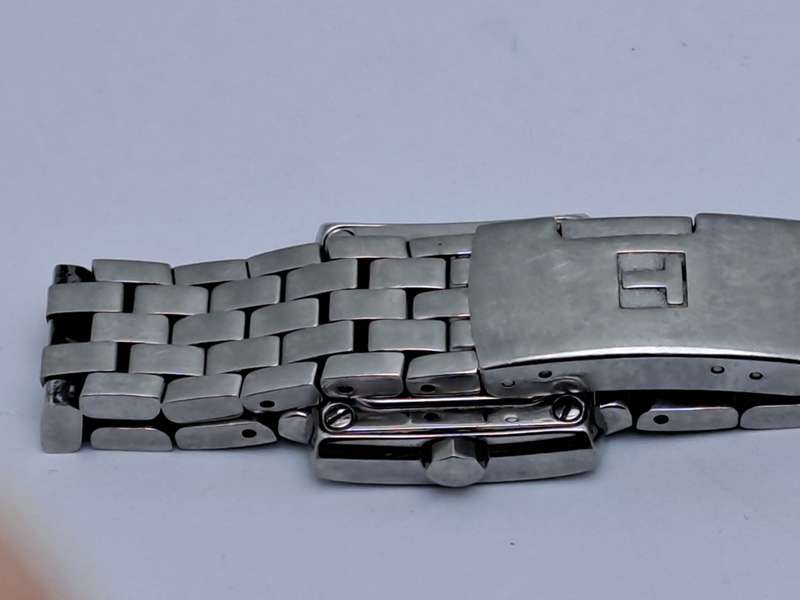 Pre-owned Ladies Tissot Quartz Watch L835/935 SKP-JA-1 -Working- a piece of the strap is missing,