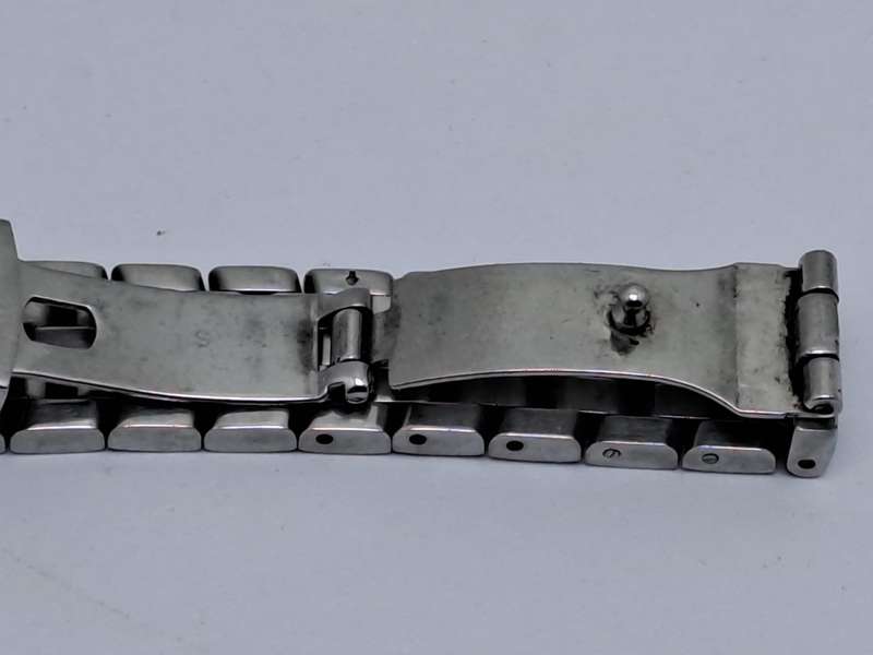 Pre-owned Ladies Tissot Quartz Watch L835/935 SKP-JA-1 -Working- a piece of the strap is missing,