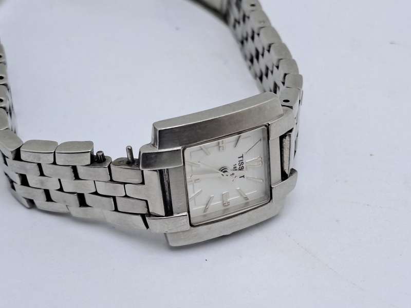 Pre-owned Ladies Tissot Quartz Watch L835/935 SKP-JA-1 -Working- a piece of the strap is missing,