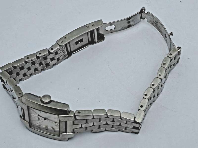Pre-owned Ladies Tissot Quartz Watch L835/935 SKP-JA-1 -Working- a piece of the strap is missing,