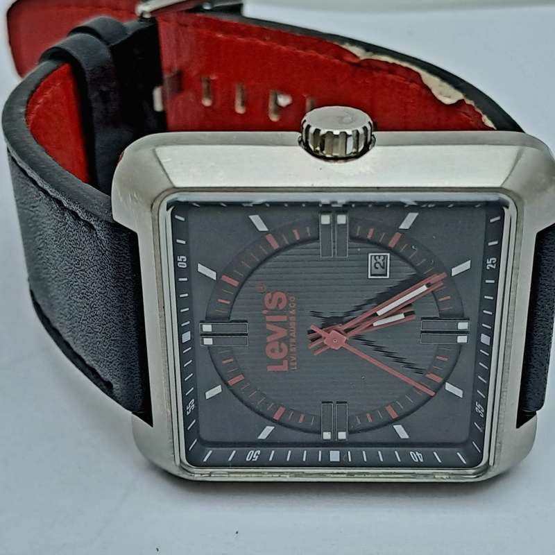 Pre-owned Unused Men`s Levi`s LTE 0102 Quartz watch Red Loop Collection by Strauss & Co.