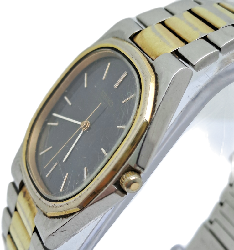 Pre-owned Vintage 1980`s Men`s Seiko Quarts -Working- Back cover engraved.