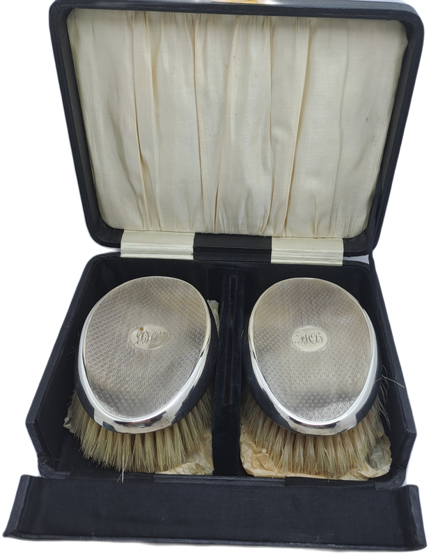 Vintage Hallmarked 1932 Sterling SILVER Gentlemen`s Styling Hair Brush set Birmingham England-Boxed