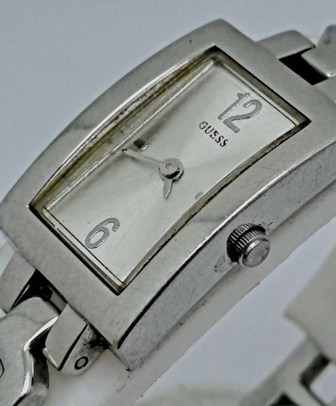 Pre-owned Ladies GUESS Quartz Stainless Steel watch - Working-Japan Movement