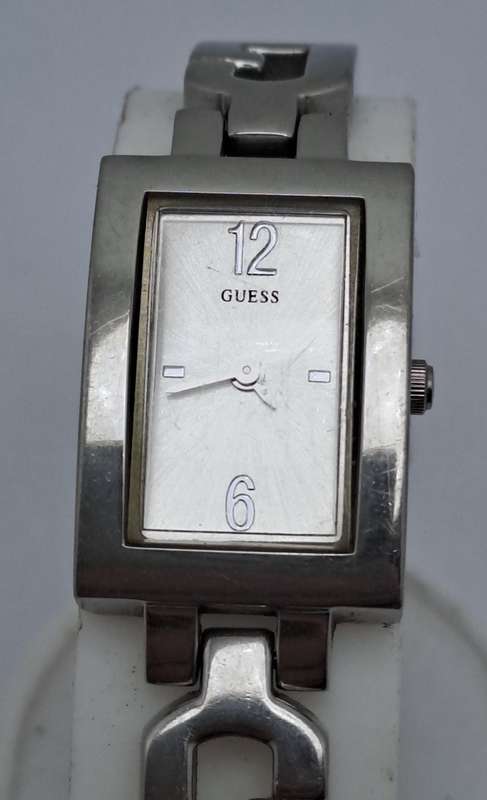 Pre-owned Ladies GUESS Quartz Stainless Steel watch - Working-Japan Movement
