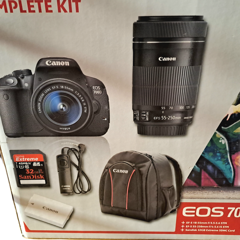 Pre-Owned Canon EOS 700D COMPLETE Camera Kit in original Packaging With 2 Lenses