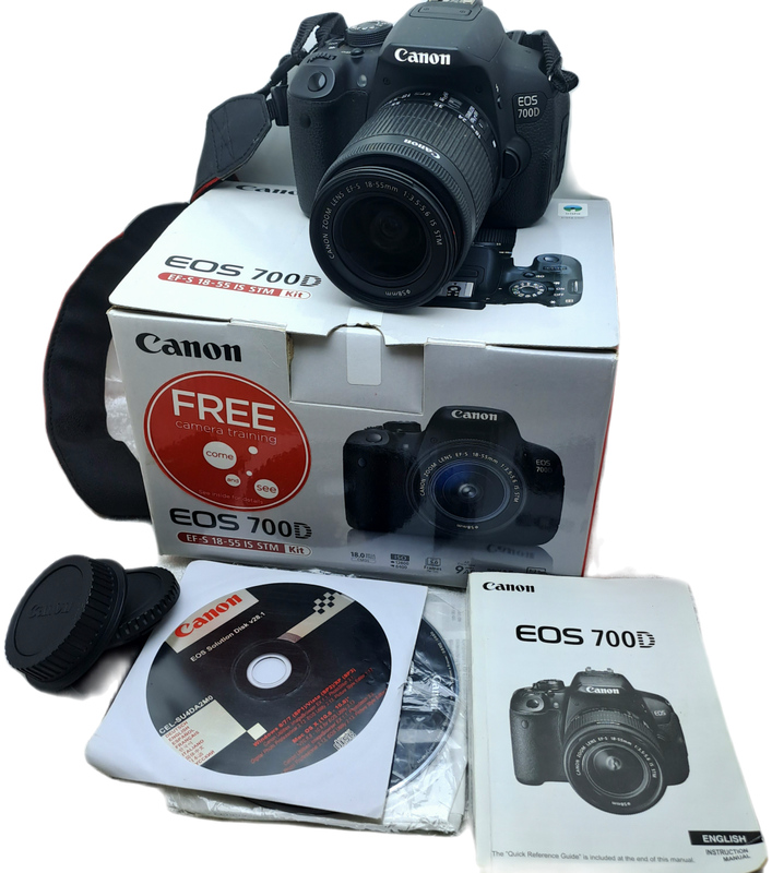 Pre-Owned Canon EOS 700D COMPLETE Camera Kit in original Packaging With 2 Lenses