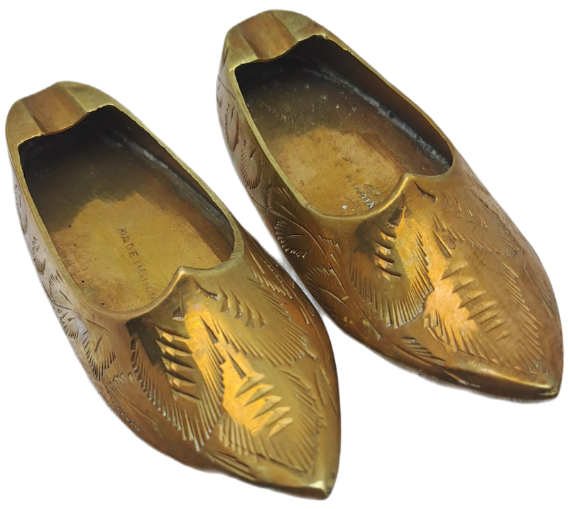 A Pair of Vintage Brass Shoe Ashtrays 8,5cm