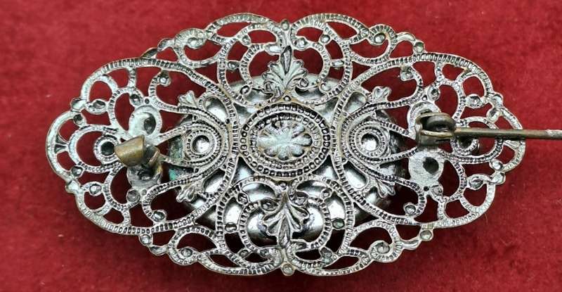 Vintage Metal Brooch -5,2cm x3cm