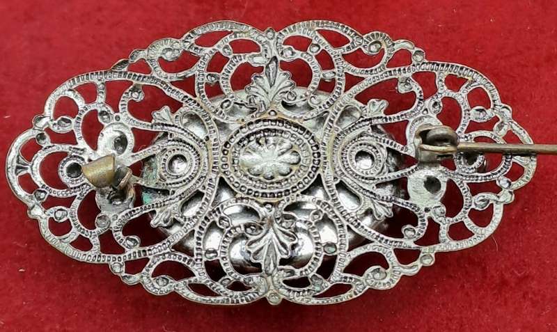 Vintage Metal Brooch -5,2cm x3cm