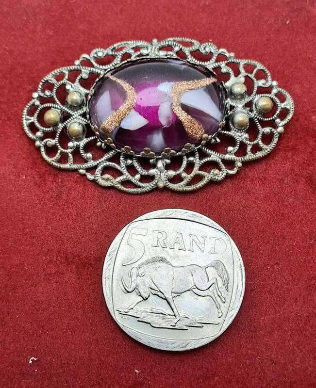 Vintage Metal Brooch -5,2cm x3cm