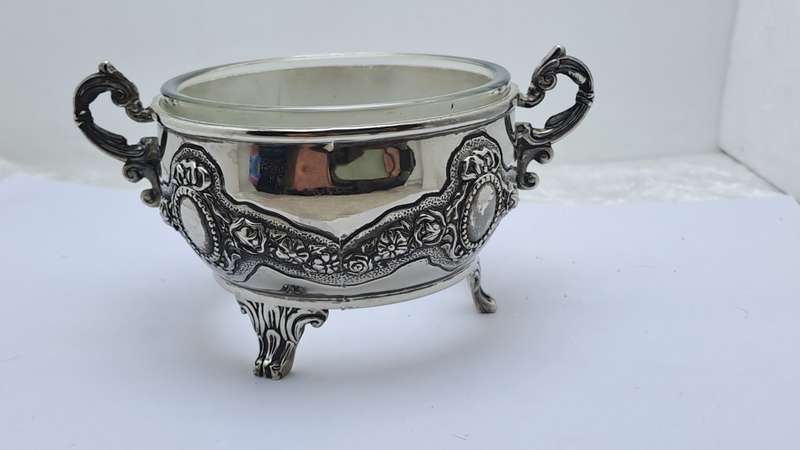 Vintage Silver plated  Dish with Glass tray 7cm high x 13,5cm x 9,5cm