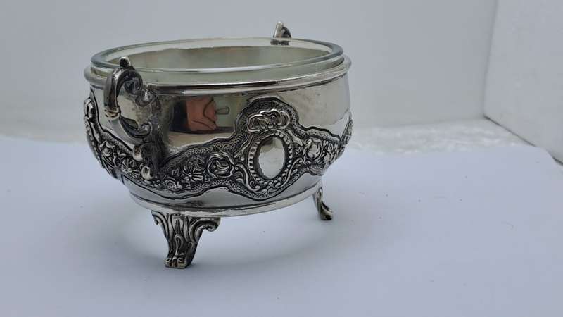 Vintage Silver plated  Dish with Glass tray 7cm high x 13,5cm x 9,5cm