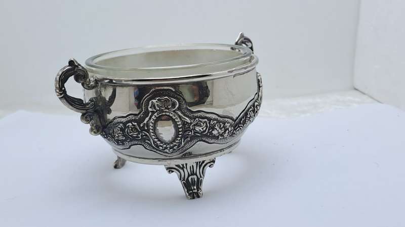 Vintage Silver plated  Dish with Glass tray 7cm high x 13,5cm x 9,5cm