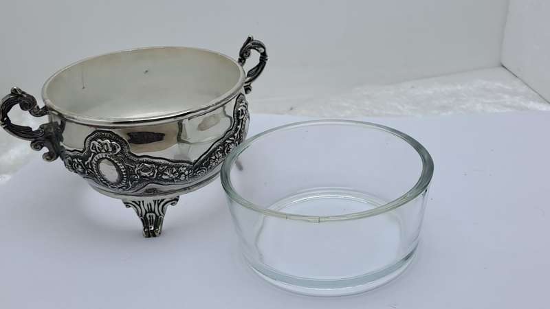 Vintage Silver plated  Dish with Glass tray 7cm high x 13,5cm x 9,5cm