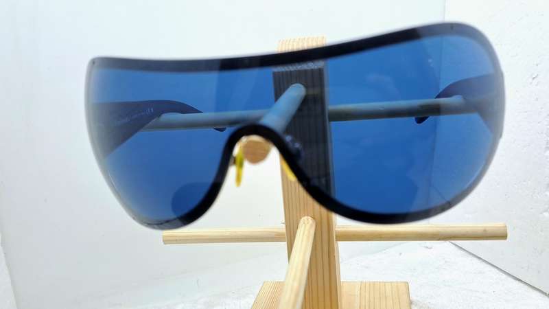 Pre-Owned Woman`s CHANEL Polorized Designer Sunglasses with Case -Made in Italy-Blue