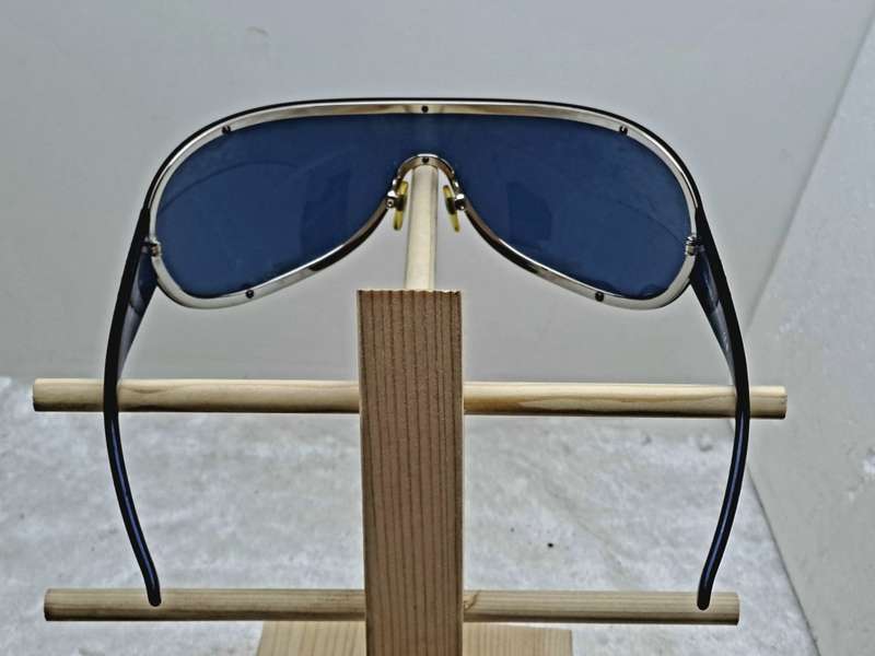 Pre-Owned Woman`s CHANEL Polorized Designer Sunglasses with Case -Made in Italy-Blue