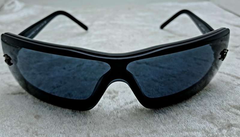 Pre-Owned CHANEL  Designer Sunglasses 5067  -Made in Italy-Black