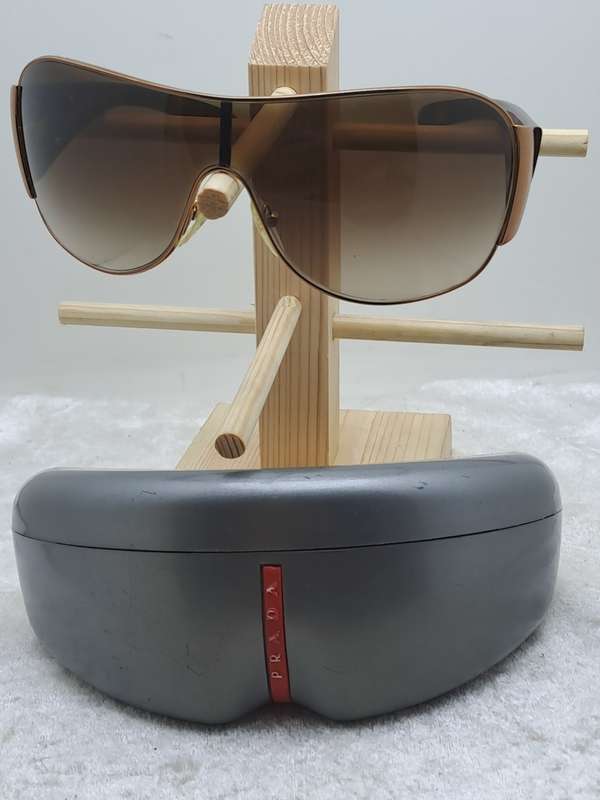 Pre -Owned Prada Milano Sunglasses with Case Made in Italy -SPR 57L 70E-6S1  120 3N