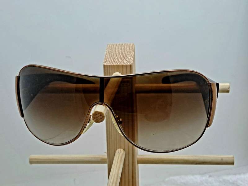 Pre -Owned Prada Milano Sunglasses with Case Made in Italy -SPR 57L 70E-6S1  120 3N
