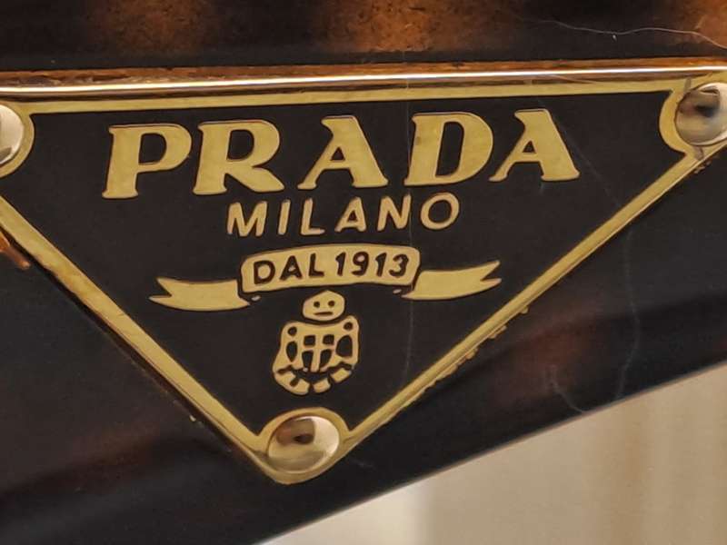 Pre -Owned Prada Milano Sunglasses with Case Made in Italy -SPR 57L 70E-6S1  120 3N