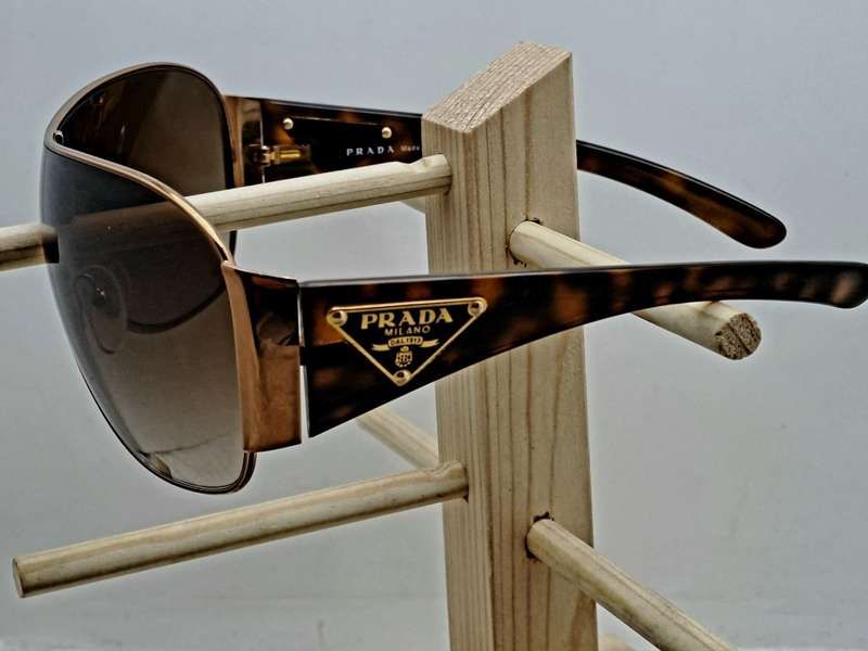 Pre -Owned Prada Milano Sunglasses with Case Made in Italy -SPR 57L 70E-6S1  120 3N