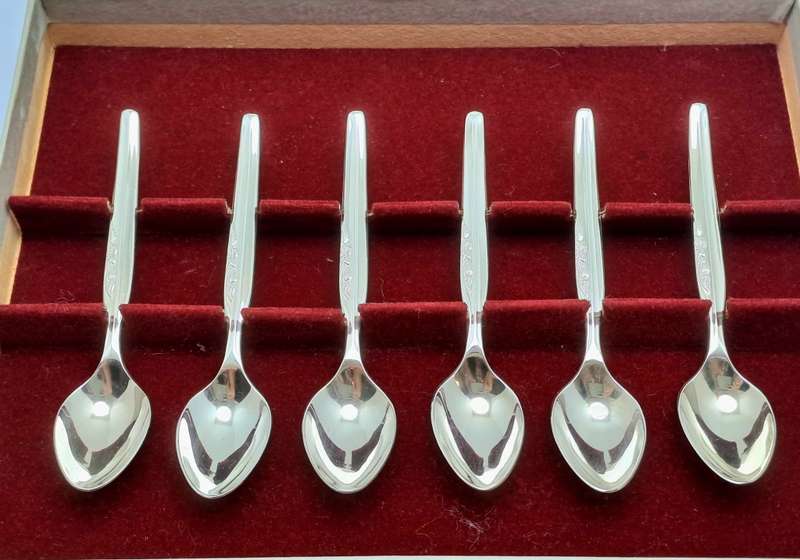 6 Vintage 1950`s RODD E.P.N.S A1 Silver Rhapsody Plated Tea spoons -Boxed-Unused