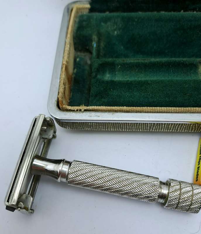 Vintage Gillette Safety Razor Brit.Pat 694093 in Case Made in England