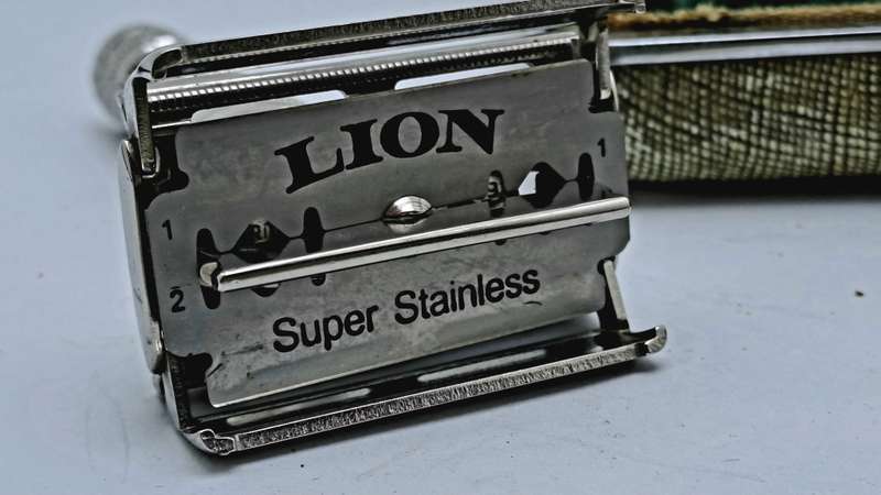 Vintage Gillette Safety Razor Brit.Pat 694093 in Case Made in England