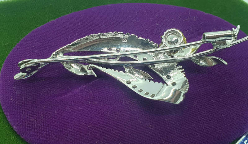 Vintage Brooch -Silver or Silver Plated- in Tiffany box  (Brooch don`t have the Tiffany mark)  7gram