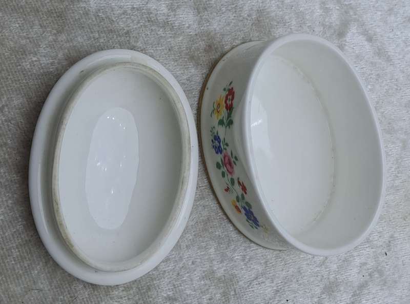Small Vintage Crown Fine Bone China Not Forgotten Trinket Box with Lid Staffordshire England.